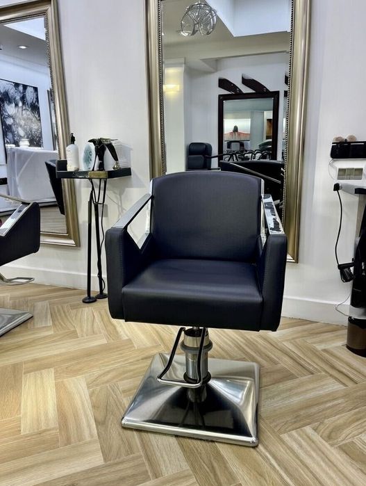 Продаю крутые парикмахерские кресла