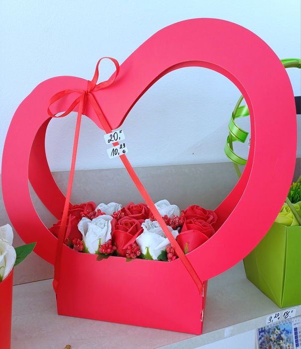 Декорация със сапунени рози