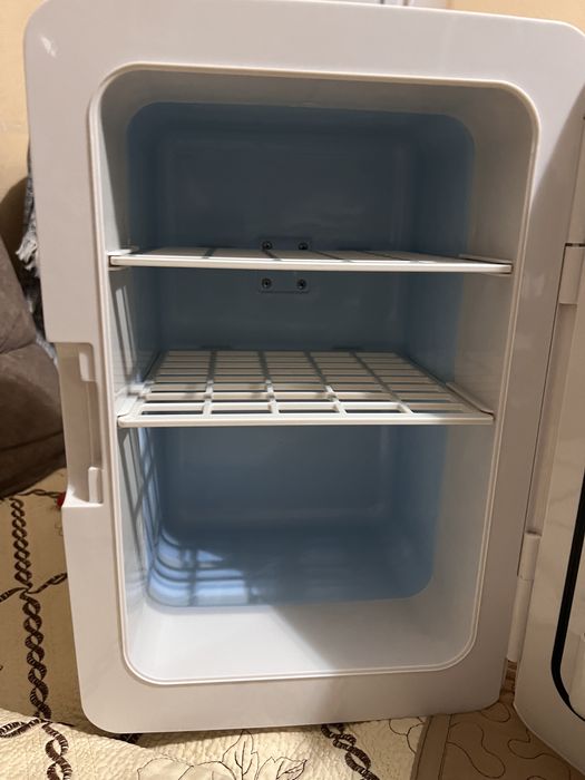 Продам новый холодильник для косметики