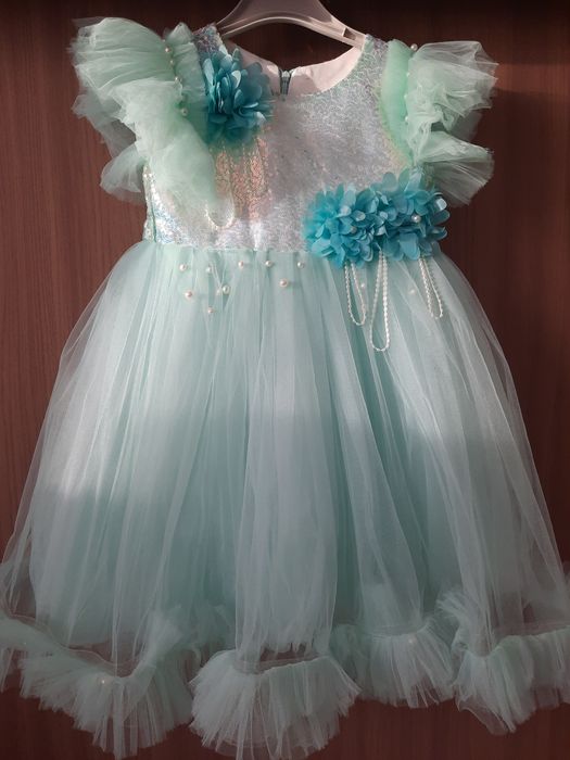 Продам платье для девочки