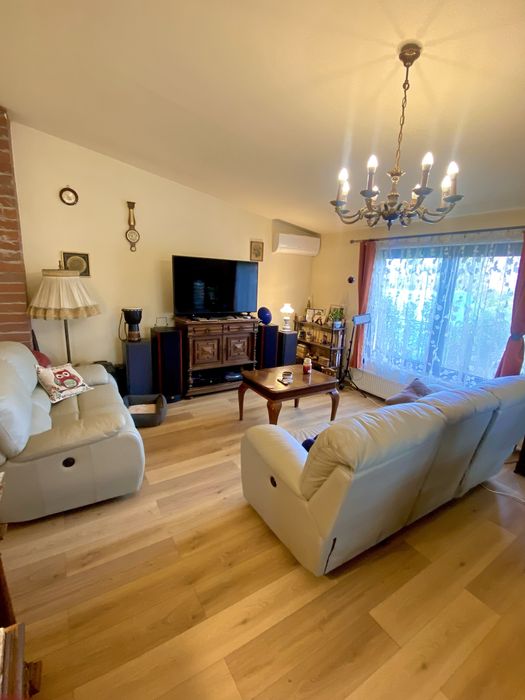 Vând casa 4 dormitoare , panouri fotovoltaice noi