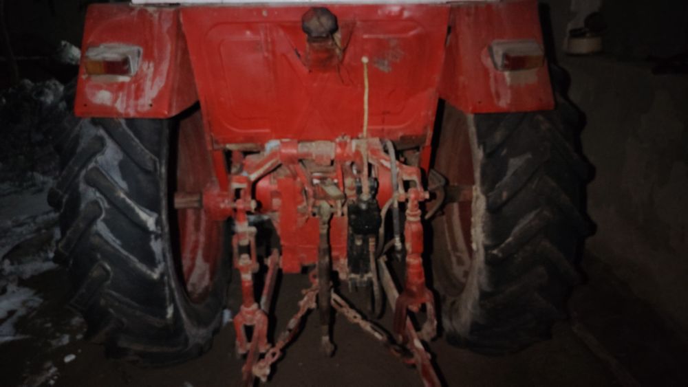 Yumzi traqtor sotiladi