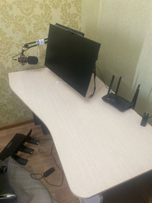 Продам компьютерный стол
