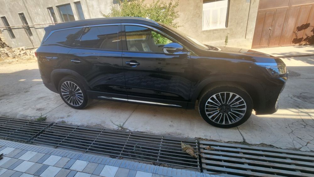Продается Jetour x90 plus lacshri dubay