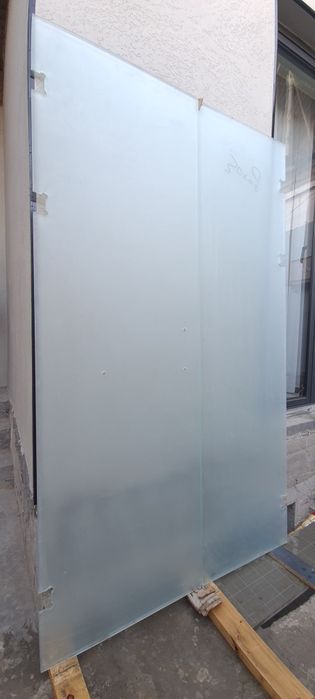 Душ кабина с распашной дверью