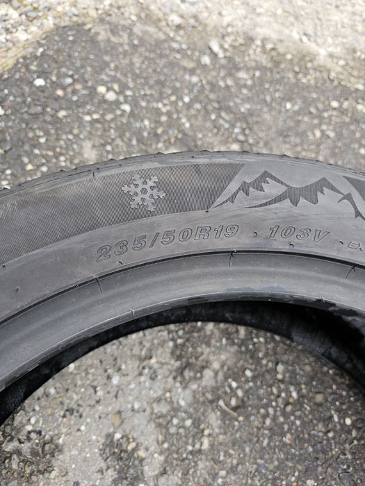 De vanzare anvelope 235 50 r19 m+s