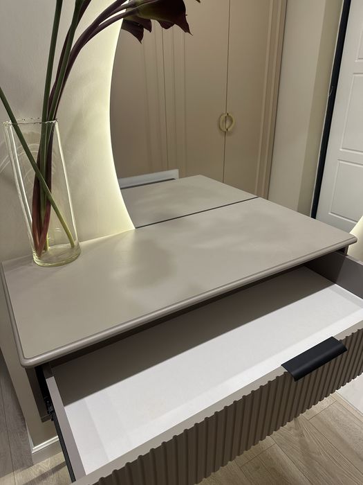 Консоль для прихожей