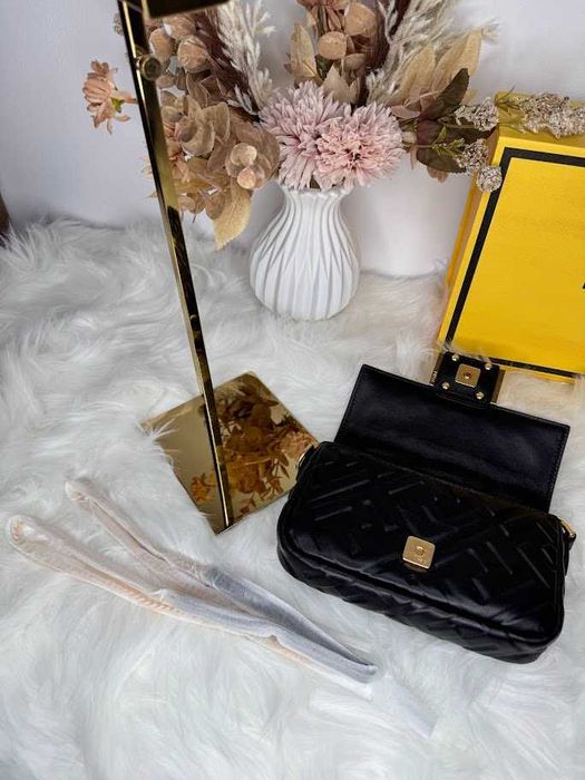Geanta Fendi Baguette Mini - piele naturala 100%, prezentare completa