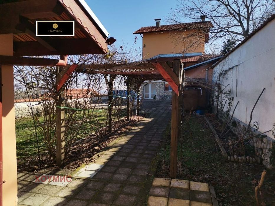 Продава се Къща в с. Голяма Брестница, Област Ловеч - 310 кв.м за 807 €/кв.м - Снимка #2