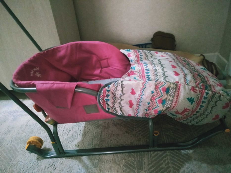 Продам санки с колесиками