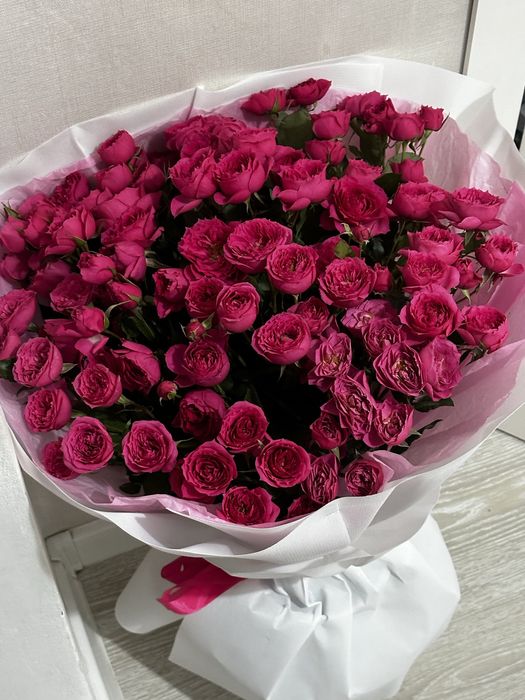 Кустовые розы букет