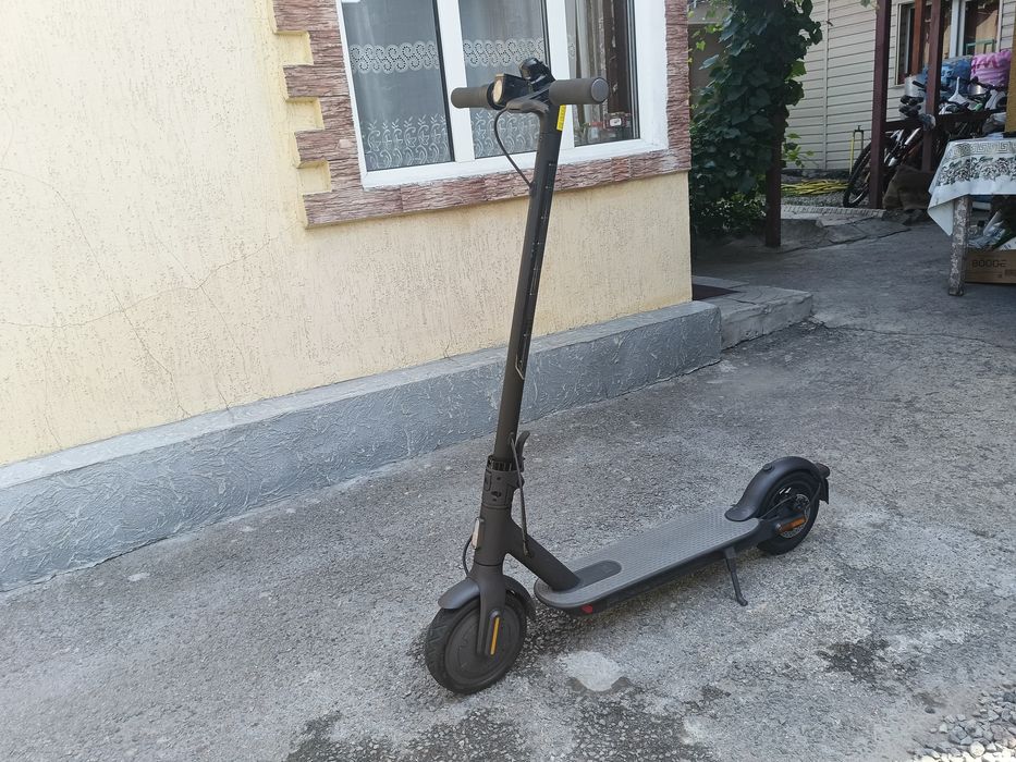 Продам электросамокат xiaomi