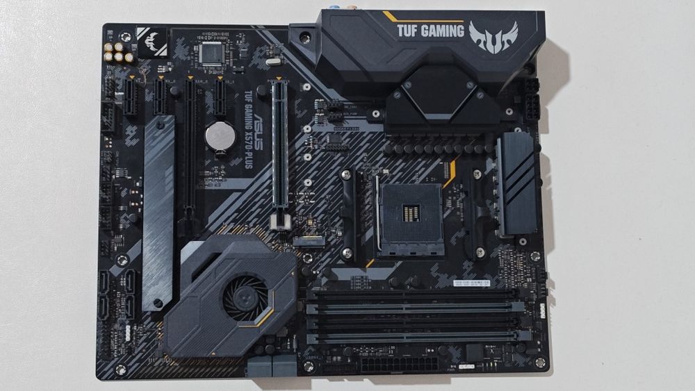 Placa de bază ASUS TUF GAMING x570-plus