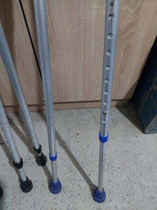 Carje medicale reglabile pe inaltime