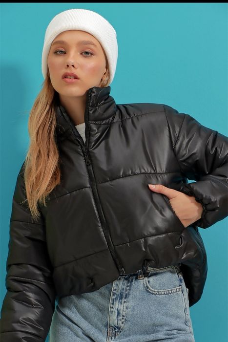 Здравейте! Яке с по-дълга задна част, НОВО, размер 36. 
Цена: 35 лева.