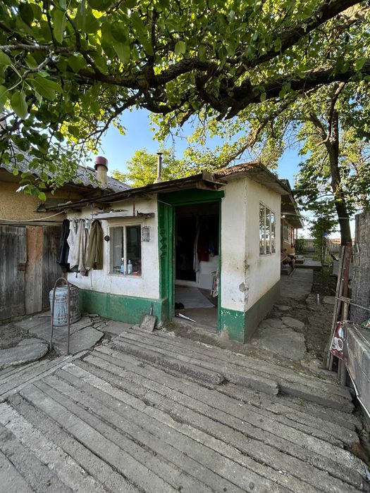 Vand casa din valatuci si paianta cu 2100 mp intravilan in Ranceni,Berezeni,Vaslui