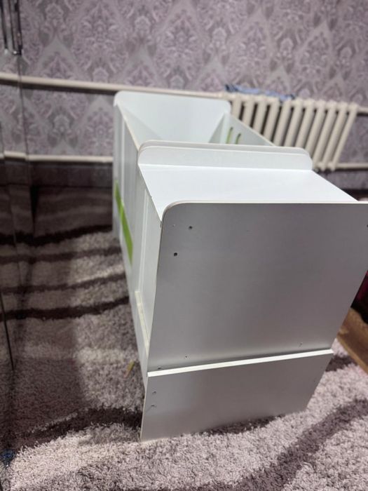 Продам детский кроват с тумбочкой