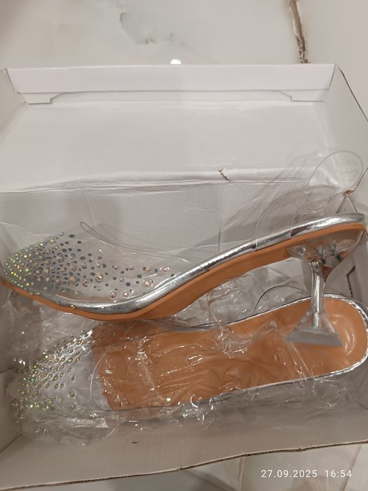 Продам новые туфли . На узкую ногу.