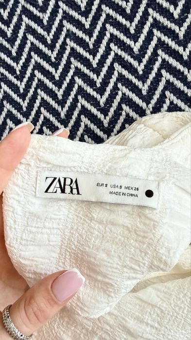 Рокля Zara с флорални мотиви