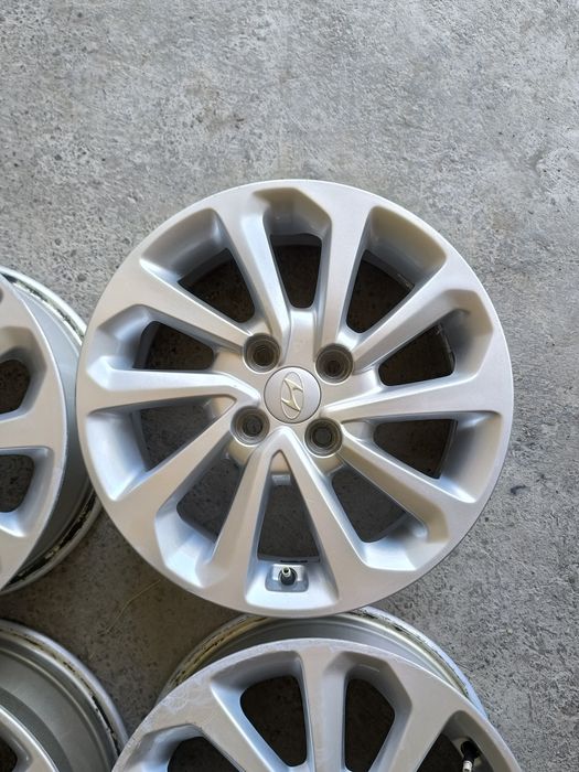 Диски на Хундай акцент R15
