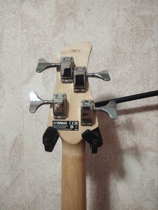 Бас гитара Yamaha TRBX174