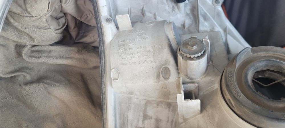 Продам фары на прадо 120 оригинал