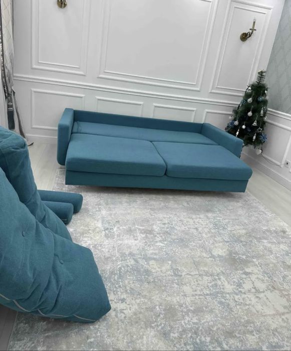 Диван бирюзовый красивый
