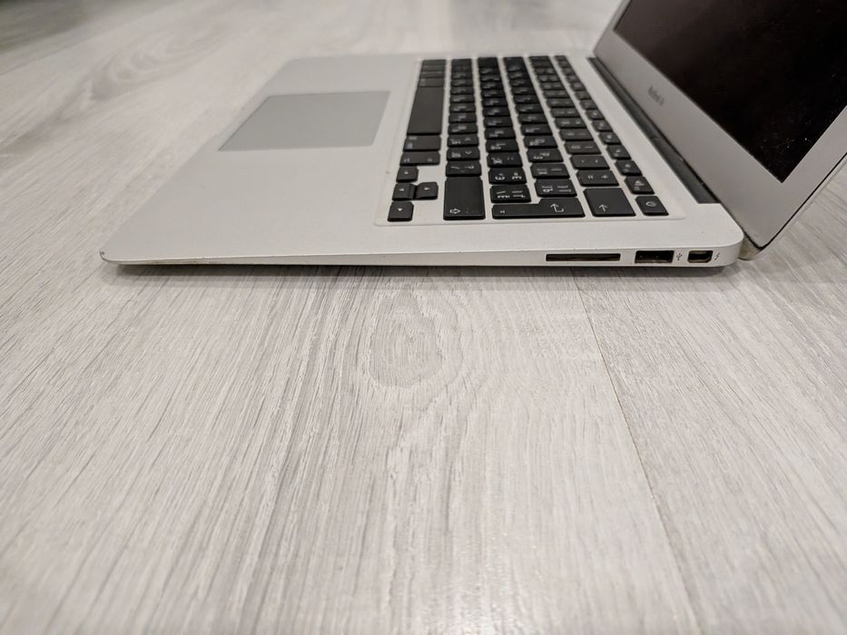 MacBook Air A1369 pentru piese – pornește, date șterse