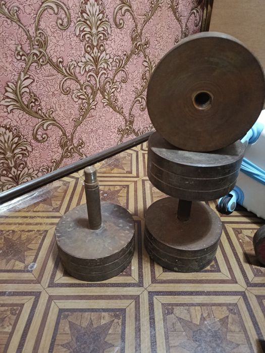 Гантел сотилади 2та дона хар биттаси 42 дан обший 84кг нержавейка.