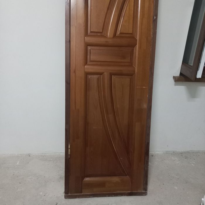 Продам дверь и натурального дерева