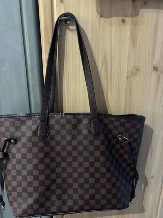 Geanta de umar Louis Vuitton in stare foarte buna