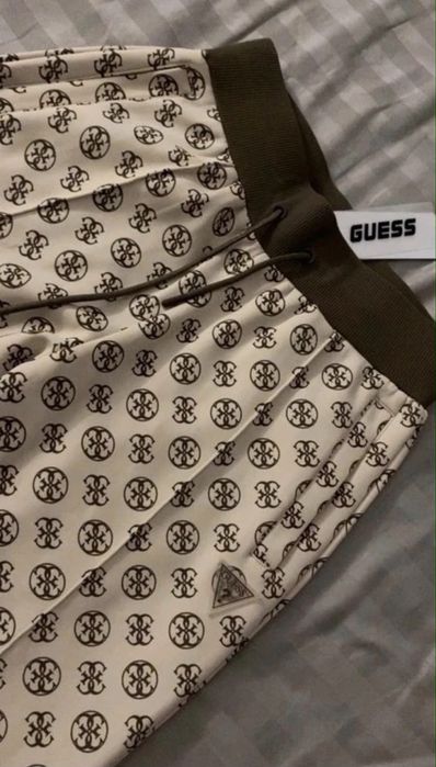 Compleu guess damă