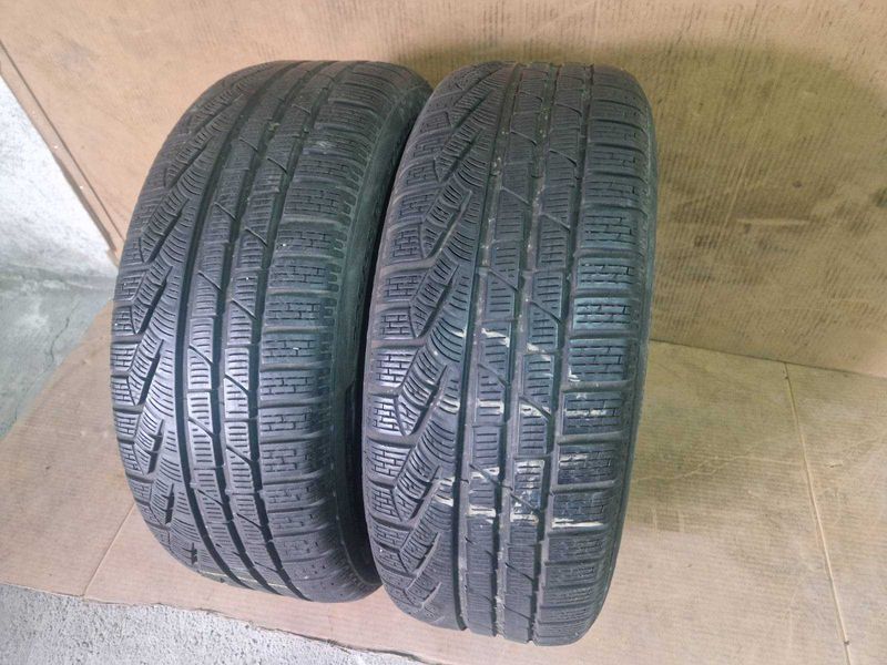 2 Pirelli R17 225/55
зимни гуми
DOT3421