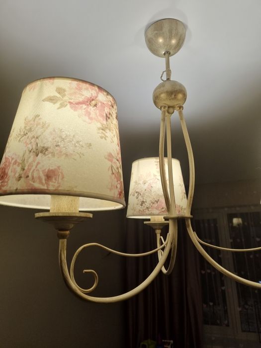 Продам 3хрожковую люстру