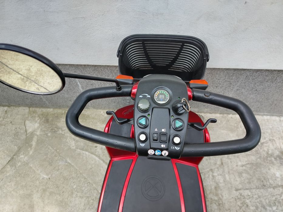 Cărucior scuter electric persoane cu dizabilități