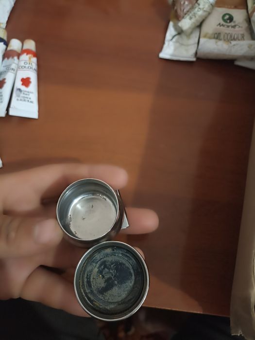 Moy boʻyoqlar sotiladi