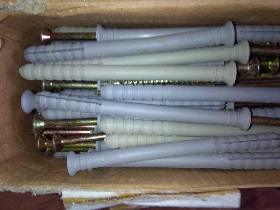 Дюбеля  Шурупы с дюбелем