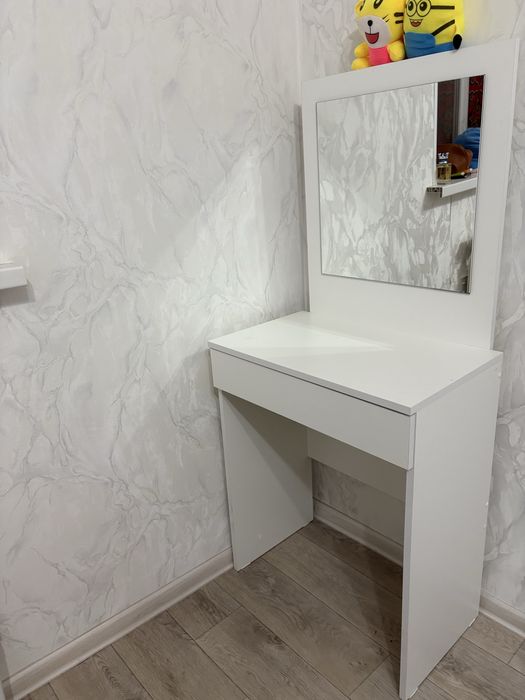 Прлдам туалетный столик