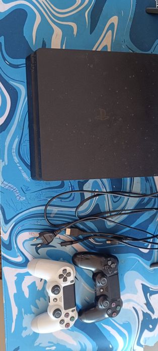 Продаю  Sony PlayStation 4 slim на 800 Гб полная комплектация
