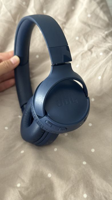 Продам наушники JBL