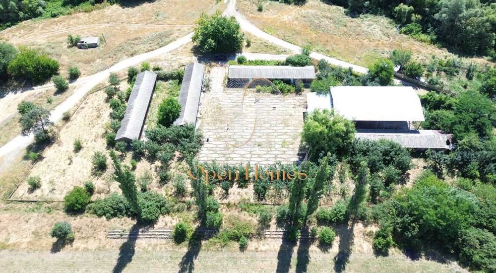 Бунгала, метална конструкция и 6дка УПИ в Златовръх