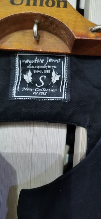 Елек на марката Negative