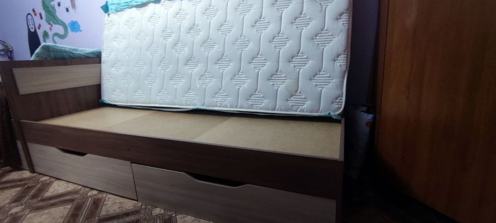 Кровать 90*200 с матрасом,