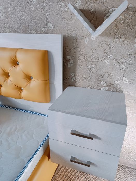 Продам кровать с матрасом.