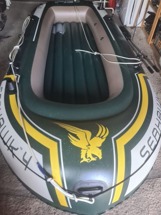 Vând Barcă Gonflabilă Intex Seahawk 4 - 4 Persoane, 400kg (Ideală Pescuit/Agrement)