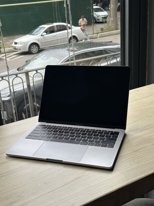 MacBook Pro 2017 8/128