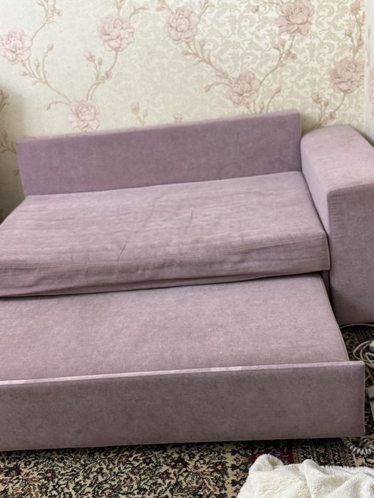 Продае́ться диван кровать
