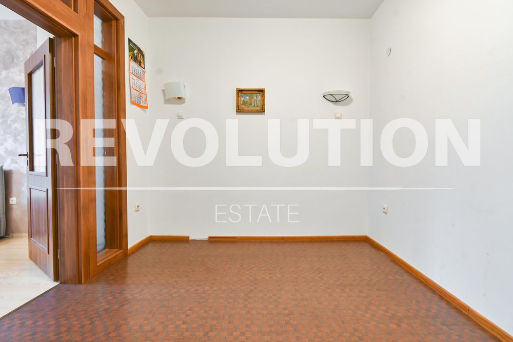 Дава се под наем Тристаен апартамент в София, Център - 102 кв.м за 1000 € - Снимка #4