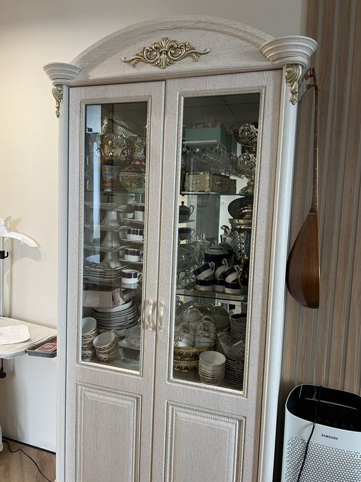 Продам сервант для посуды