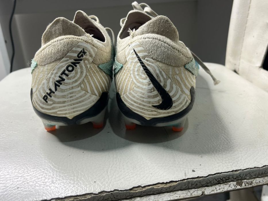 Футболни обувки 45 номер